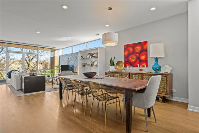 2910 N Sheffield Avenue 301, Chicago, IL 60657