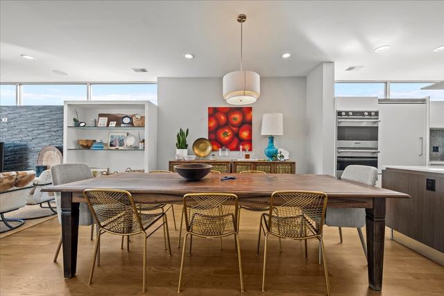 2910 N Sheffield Avenue 301, Chicago, IL 60657