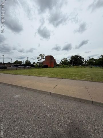 6510 W Warren Avenue, Detroit, MI 48210