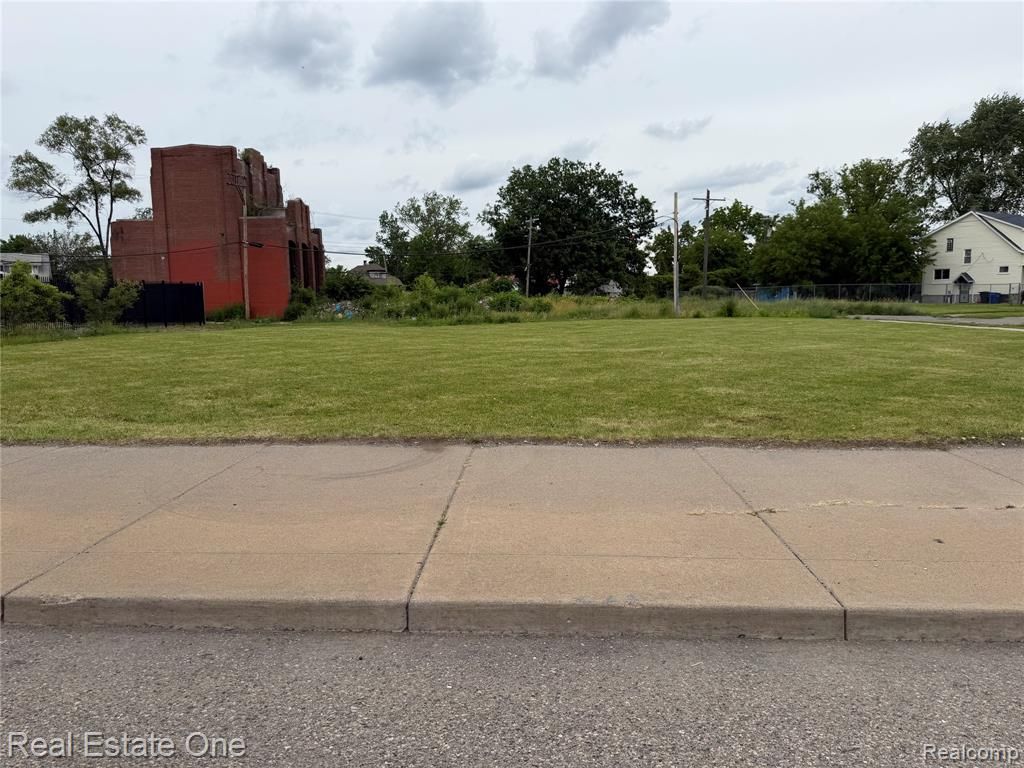 6510 W Warren Avenue, Detroit, MI 48210