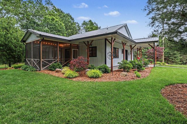 1470 W Adams Road, Pentwater, MI 49449