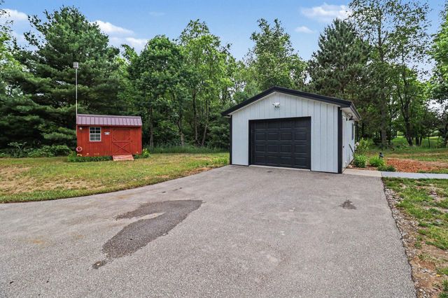 1470 W Adams Road, Pentwater, MI 49449