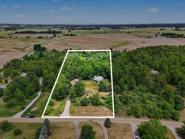 1470 W Adams Road, Pentwater, MI 49449