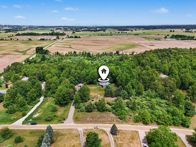 1470 W Adams Road, Pentwater, MI 49449