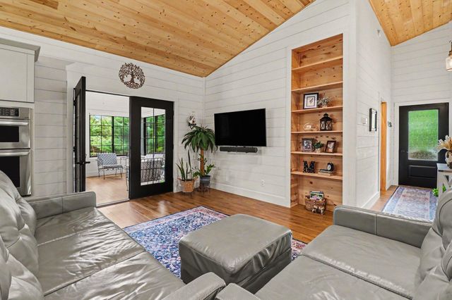 1470 W Adams Road, Pentwater, MI 49449