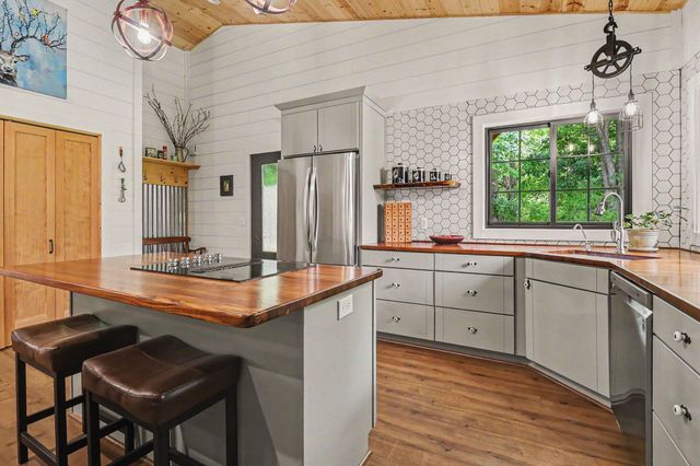 1470 W Adams Road, Pentwater, MI 49449