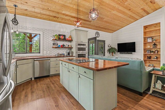 1470 W Adams Road, Pentwater, MI 49449