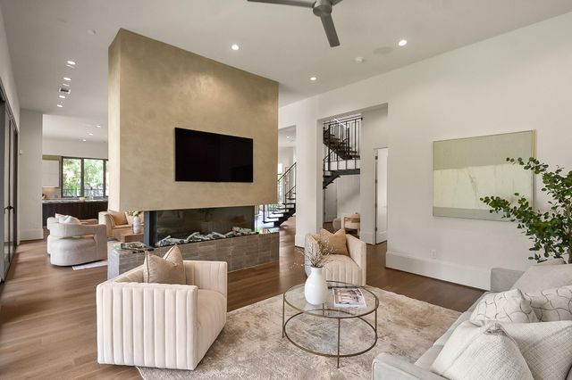 6273 Piping Rock Lane, Houston, TX 77057