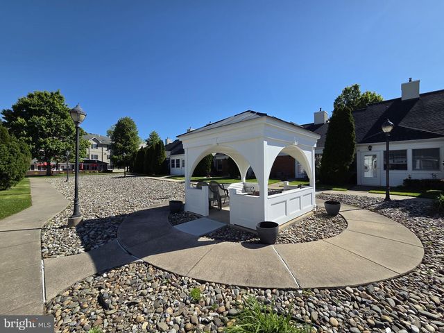 31 W VILLAGE RD, Newark, DE 19713