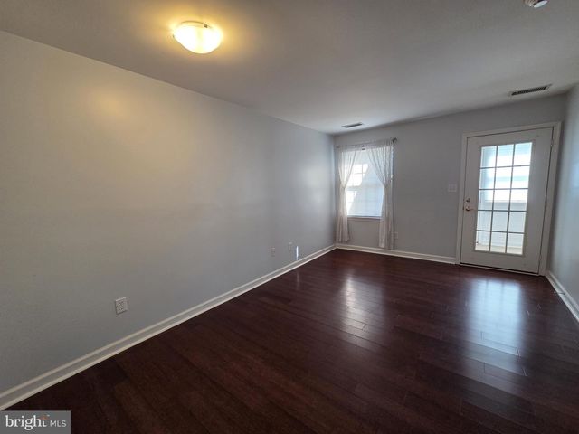 31 W VILLAGE RD, Newark, DE 19713