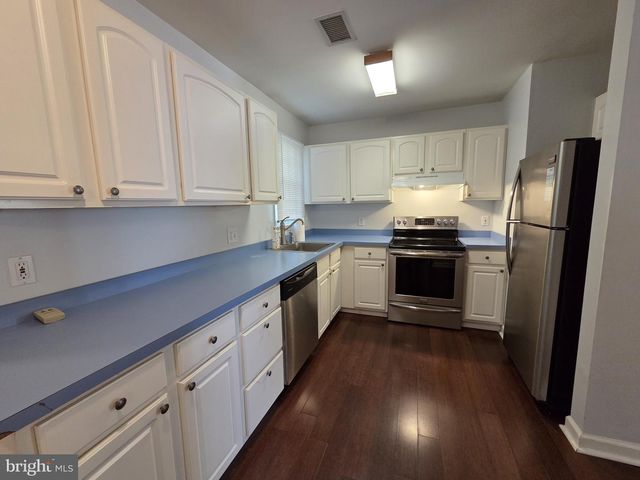 31 W VILLAGE RD, Newark, DE 19713