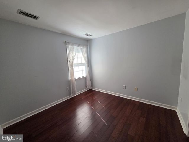 31 W VILLAGE RD, Newark, DE 19713