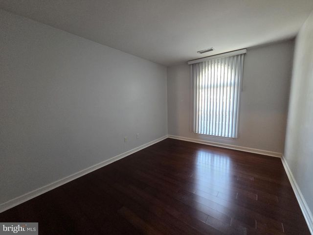 31 W VILLAGE RD, Newark, DE 19713