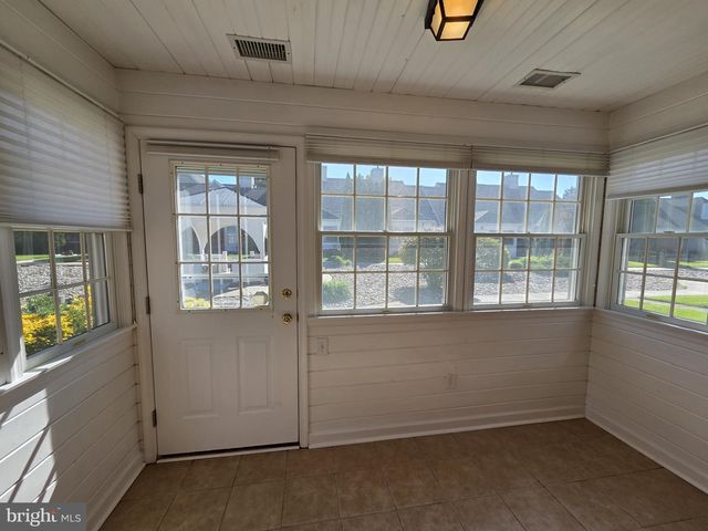 31 W VILLAGE RD, Newark, DE 19713