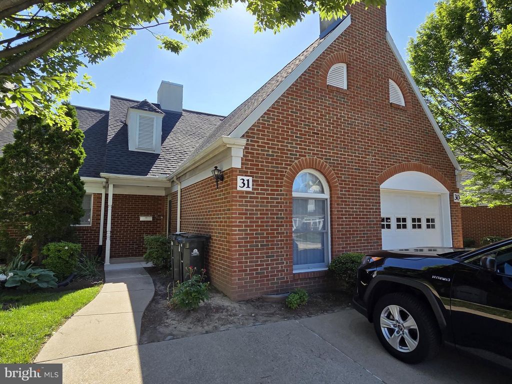 31 W VILLAGE RD, Newark, DE 19713