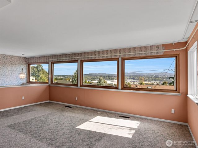 455 Seneca Avenue NW, Renton, WA 98057