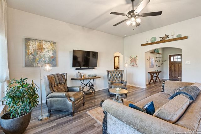 101 E Eli Chandler, Blanco, TX 78606