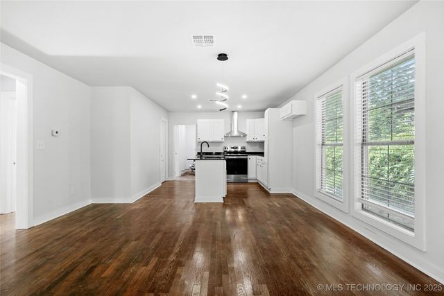 2052 E 12th Place, Tulsa, OK 74104