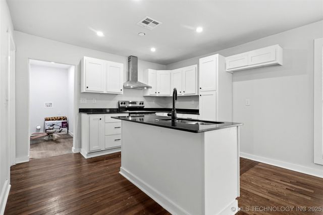 2052 E 12th Place, Tulsa, OK 74104