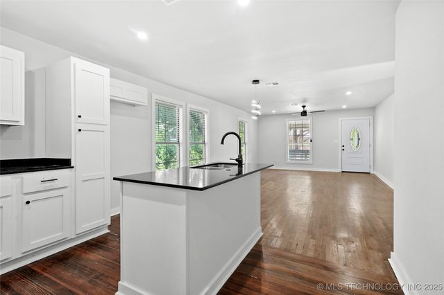 2052 E 12th Place, Tulsa, OK 74104