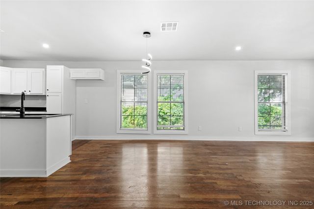 2052 E 12th Place, Tulsa, OK 74104