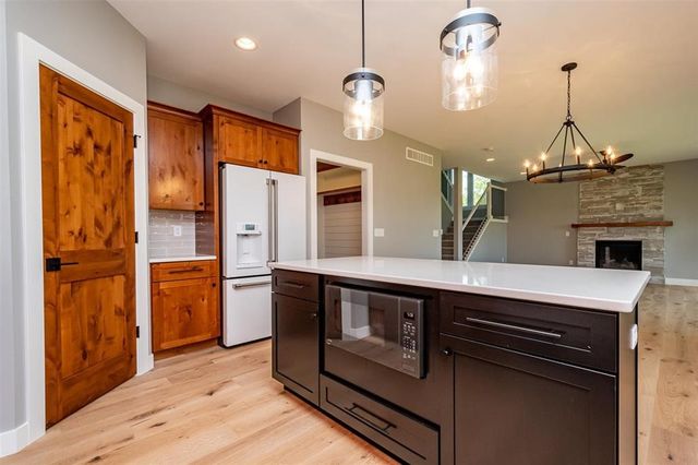 3073 Ridgeview Circle, Coralville, IA 52241