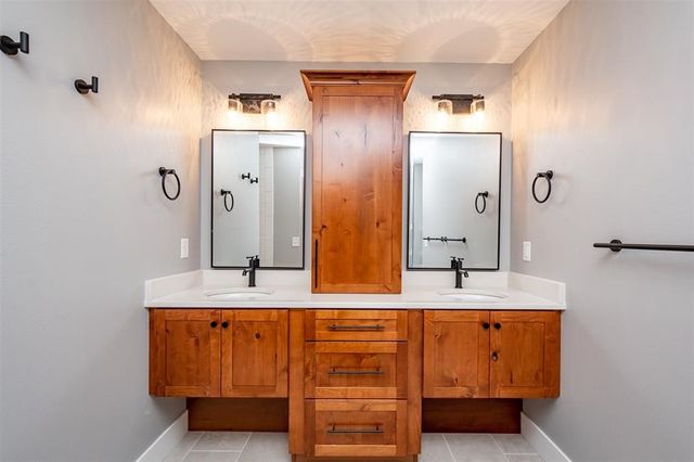 3073 Ridgeview Circle, Coralville, IA 52241