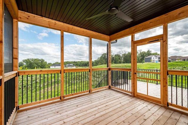 3073 Ridgeview Circle, Coralville, IA 52241