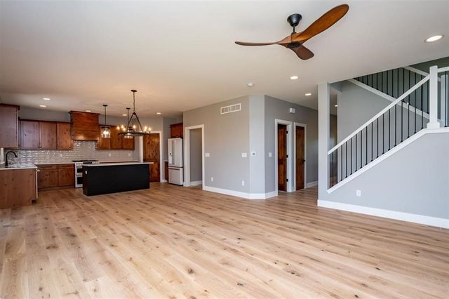 3073 Ridgeview Circle, Coralville, IA 52241