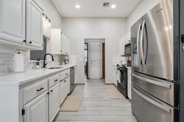 939 W Ridgehaven Way, Mustang, OK 73064