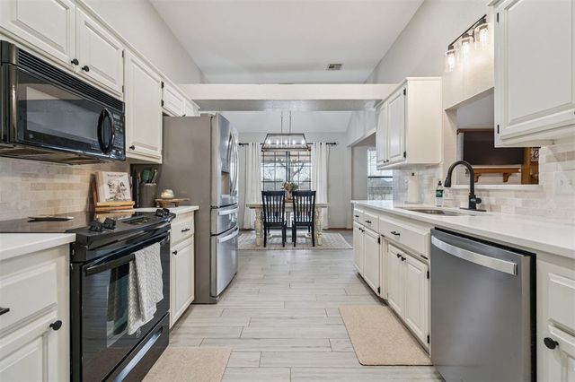 939 W Ridgehaven Way, Mustang, OK 73064