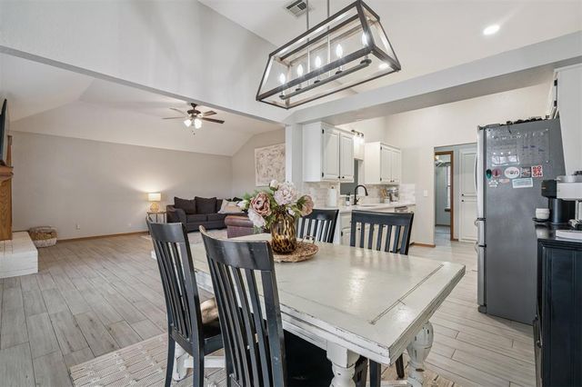 939 W Ridgehaven Way, Mustang, OK 73064