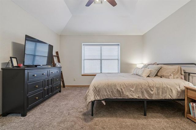 939 W Ridgehaven Way, Mustang, OK 73064