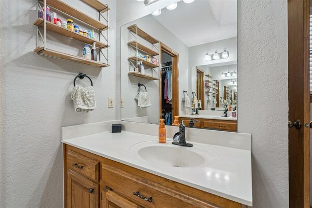 939 W Ridgehaven Way, Mustang, OK 73064