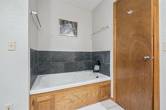 939 W Ridgehaven Way, Mustang, OK 73064