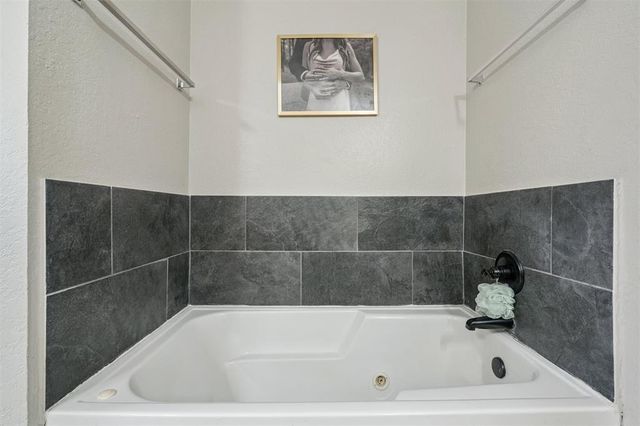 939 W Ridgehaven Way, Mustang, OK 73064