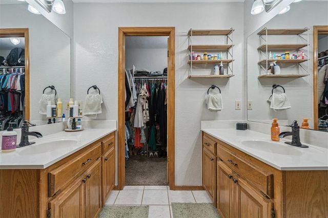 939 W Ridgehaven Way, Mustang, OK 73064