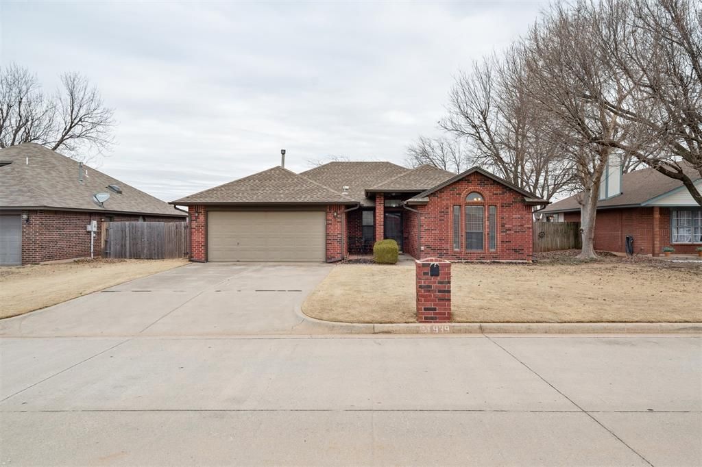 939 W Ridgehaven Way, Mustang, OK 73064