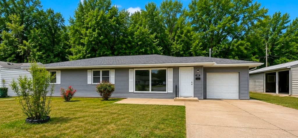 Image 1 of property listing at 423 23rd Street, Mt Vernon, IL 62864