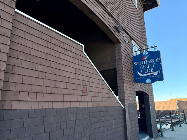 29 Seafoam Ave 1, Winthrop, MA 02152