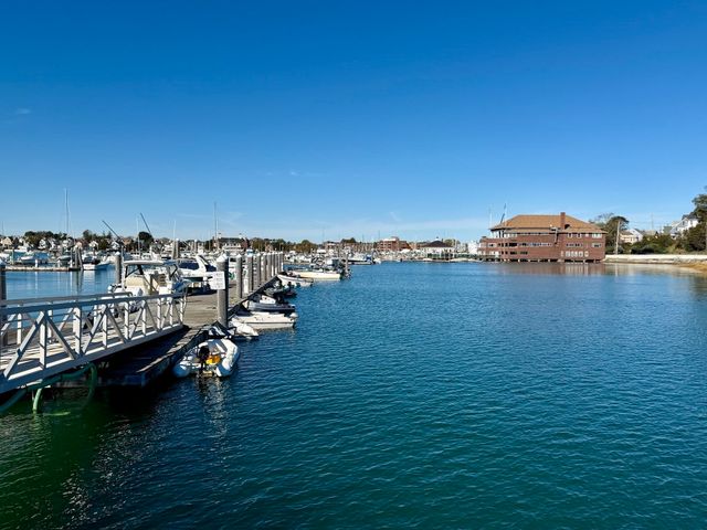 29 Seafoam Ave 1, Winthrop, MA 02152