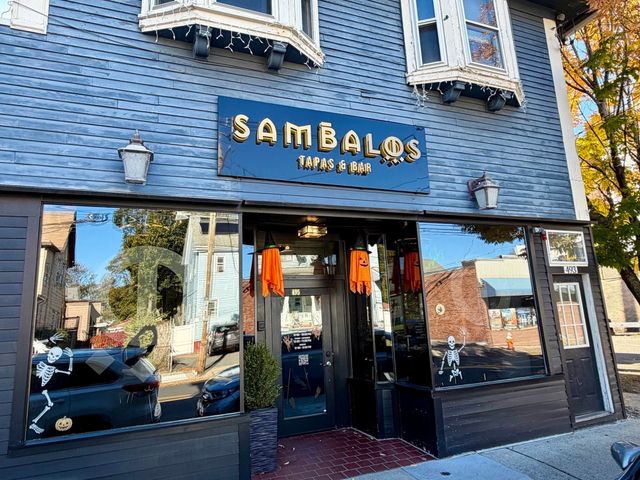 29 Seafoam Ave 1, Winthrop, MA 02152
