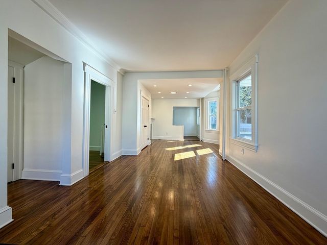 29 Seafoam Ave 1, Winthrop, MA 02152