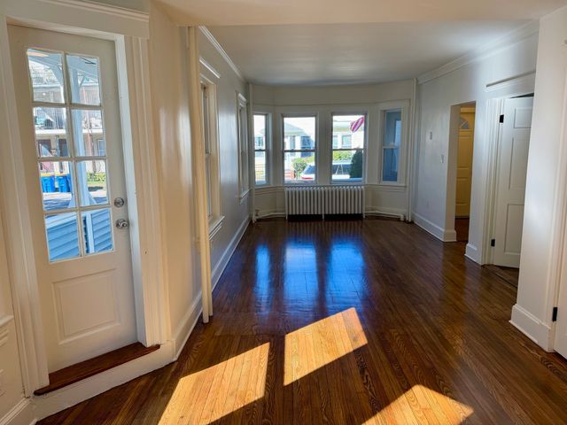 29 Seafoam Ave 1, Winthrop, MA 02152
