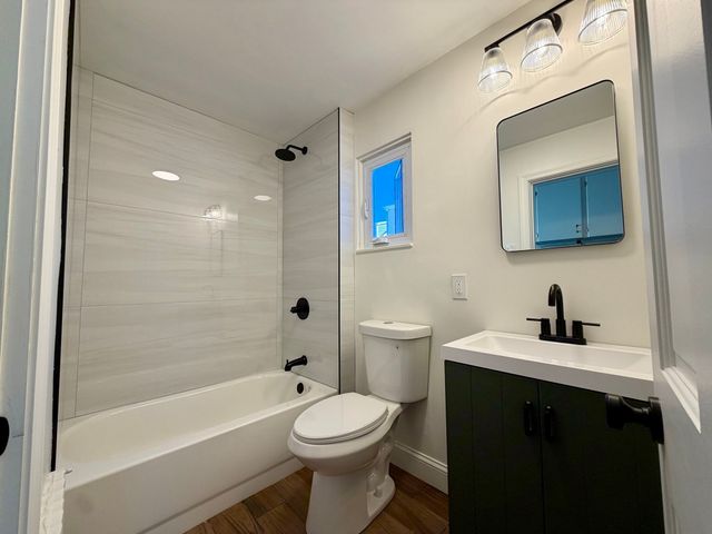 29 Seafoam Ave 1, Winthrop, MA 02152