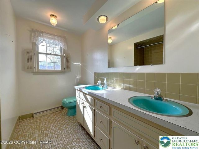 348 Wedgewood Drive, Palmer Twp, PA 18045