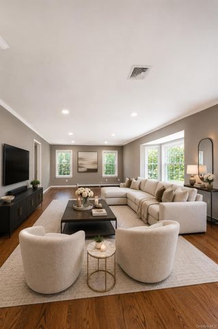 1 Pia Court, Hauppauge, NY 11788