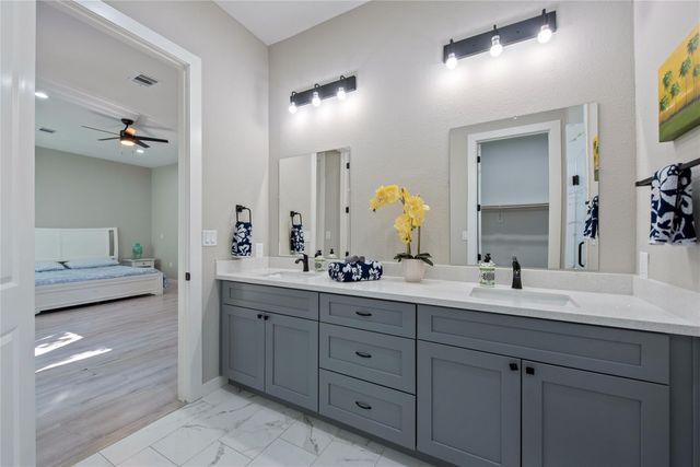 2113 Knollwood Street, Kemah, TX 77565