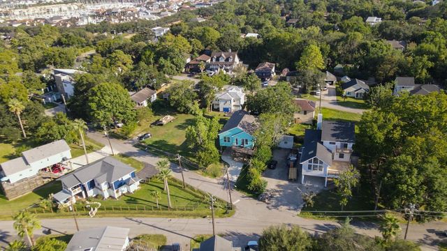 2113 Knollwood Street, Kemah, TX 77565