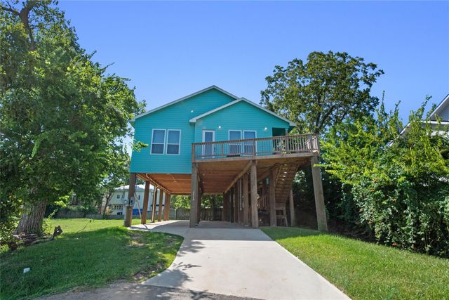 2113 Knollwood Street, Kemah, TX 77565